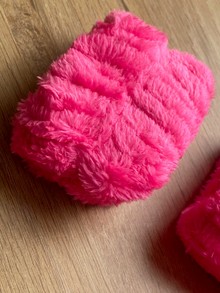 Set de Vincha y Muñequeras Absorbentes para Skincare Fucsia con Cereza